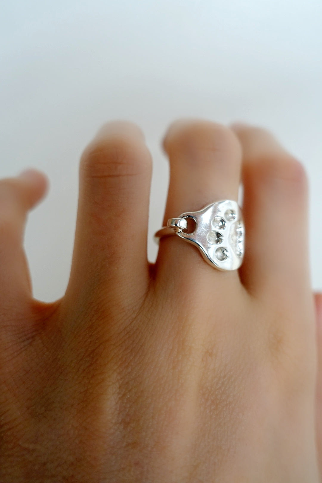 Nala Paw Catch Ring