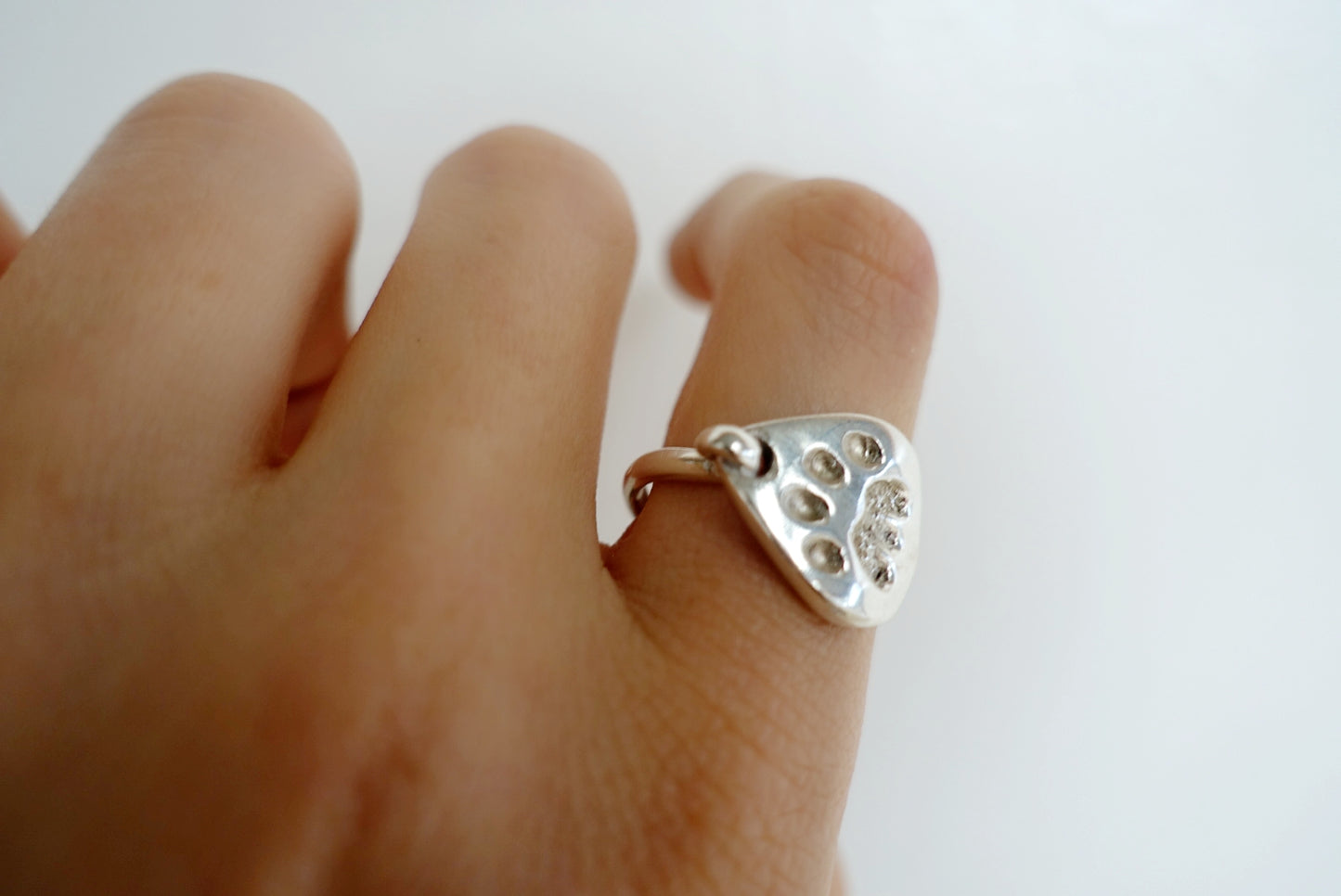 Simba Paw Catch Ring