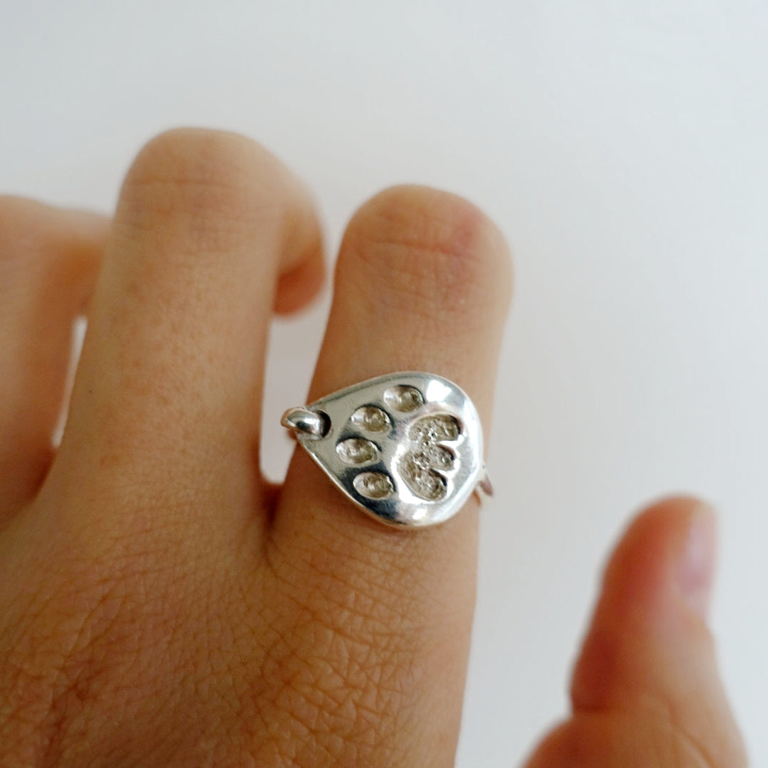 Simba Paw Catch Ring