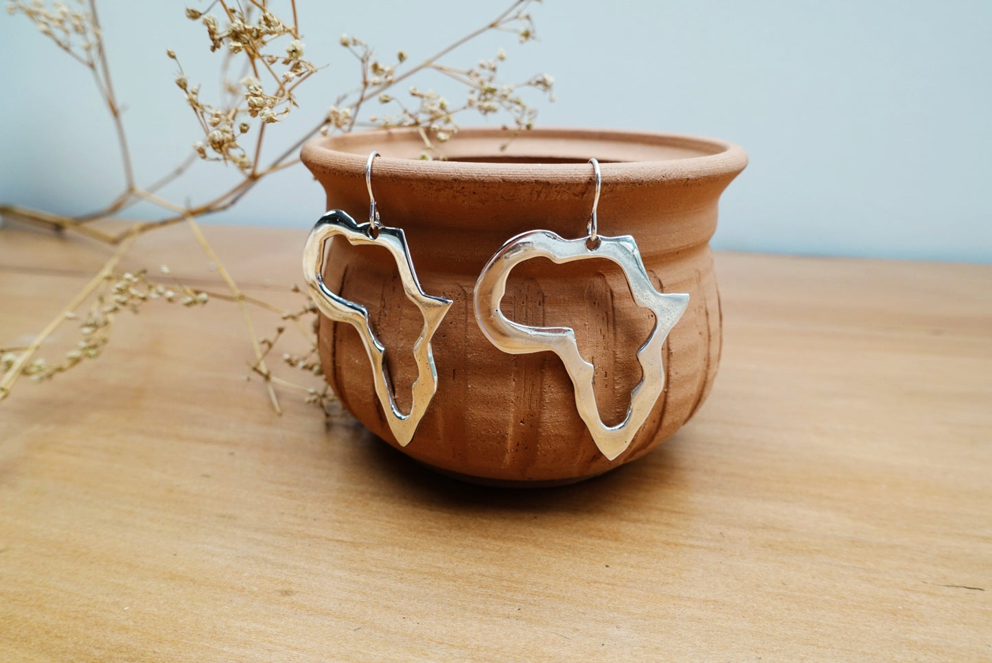 Outline of Africa Asilia Earrings