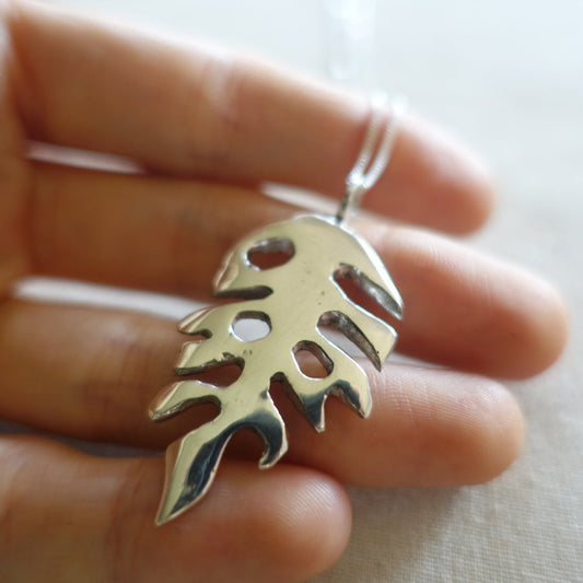 Monstera Leaf Asilia Necklace