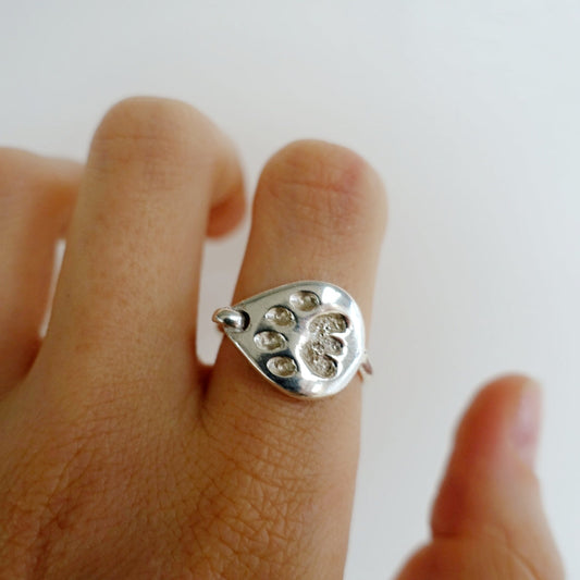 Simba Paw Catch Ring