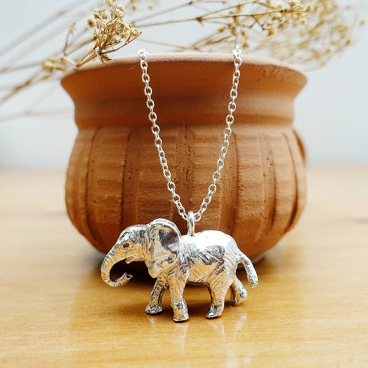 Tembo Toto on 40 inch chain