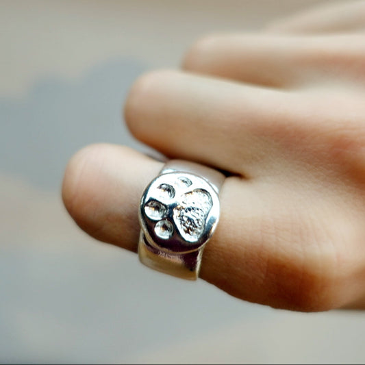 Tsavo Lion Footprint Rahisi Ring